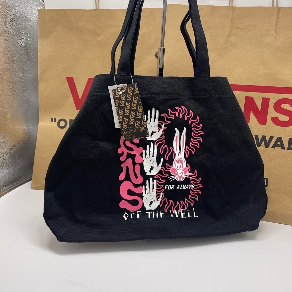 Vans Campus Tote Bag Black/Pink Snap closure With Inside Pocket VN000HE9BLK
NWT - Picture 2 of 16
